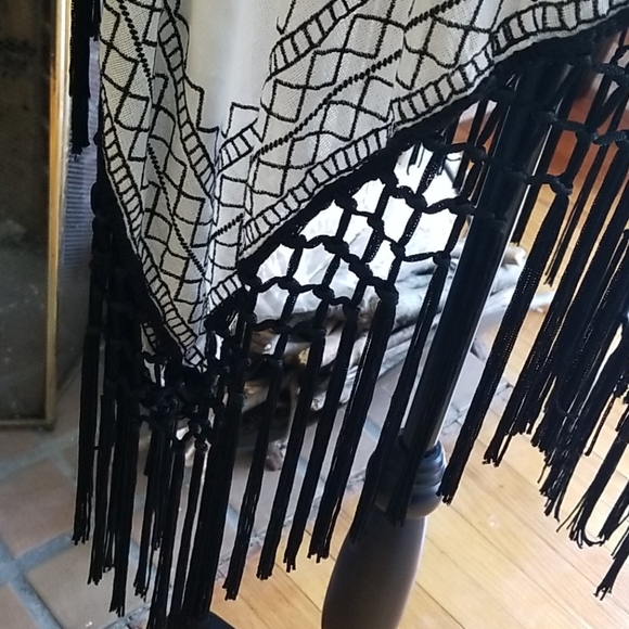 Chicos Aztec design poncho - Picture 3 of 10